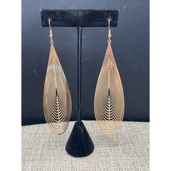 Elegant Gold Teardrop Earrings - Picture 7 of 7